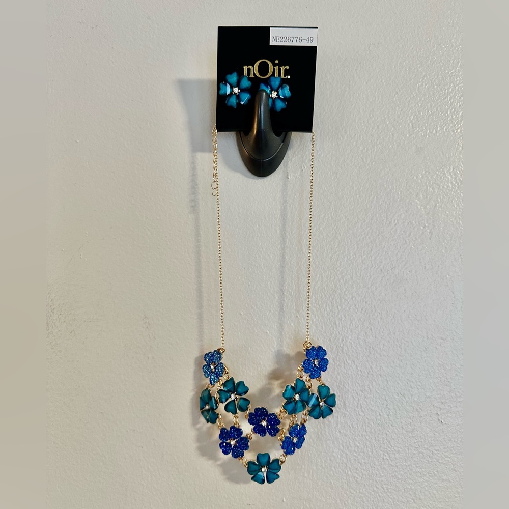 New NOIR Jewelry Blue Flower Earrings and Necklace Set